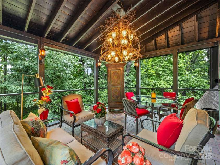 7 Cooper Cove, Hendersonville, NC 28739.  MLS# CAR4284061, YatesRealty ID 31285. 