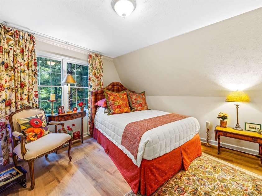 7 Cooper Cove, Hendersonville, NC 28739.  MLS# CAR4284061, YatesRealty ID 31285. 