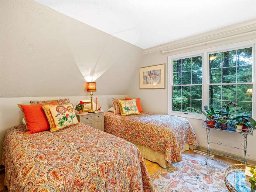 7 Cooper Cove, Hendersonville, NC 28739.  MLS# CAR4284061, YatesRealty ID 31285. 