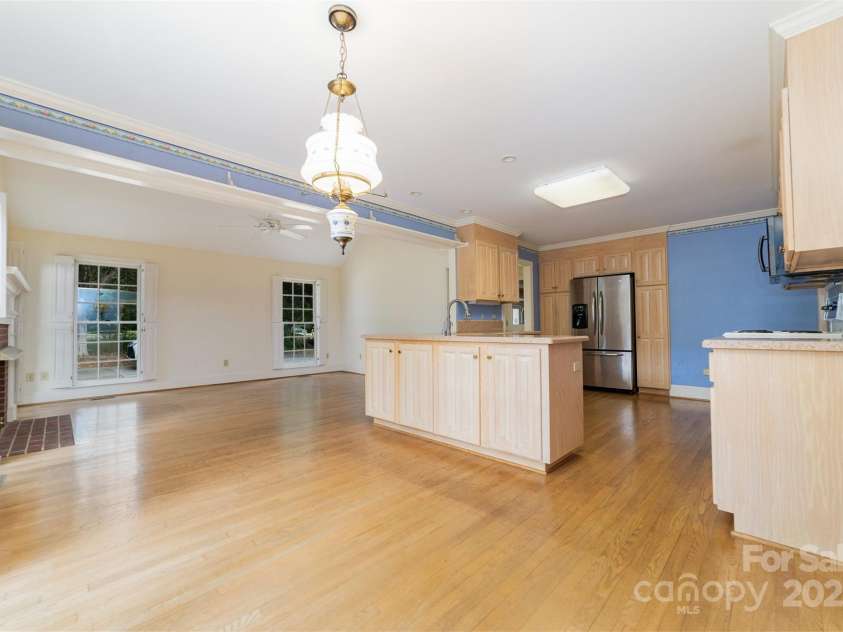 415 Greenbriar Road, Statesville, NC 28625.  MLS# CAR4288246, YatesRealty ID 31286. Breakfast area, kitchen Den