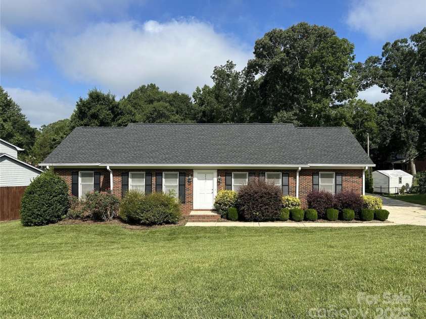 2443 1st Street Place, Hickory, NC 28601.  MLS# CAR4280210, YatesRealty ID 31287. 