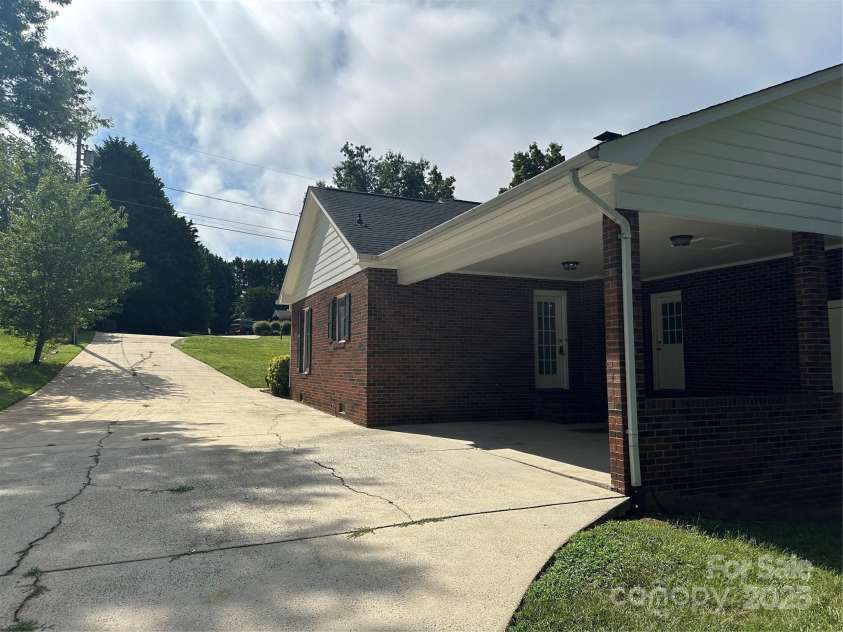 2443 1st Street Place, Hickory, NC 28601.  MLS# CAR4280210, YatesRealty ID 31287. 