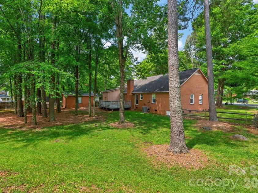 7148 Powder Mill Place, Charlotte, NC 28277.  MLS# CAR4379444, YatesRealty ID 31287. 