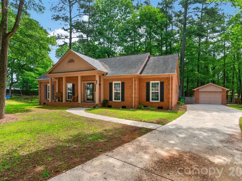 7148 Powder Mill Place, Charlotte, NC 28277.  MLS# CAR4379444, YatesRealty ID 31287. 