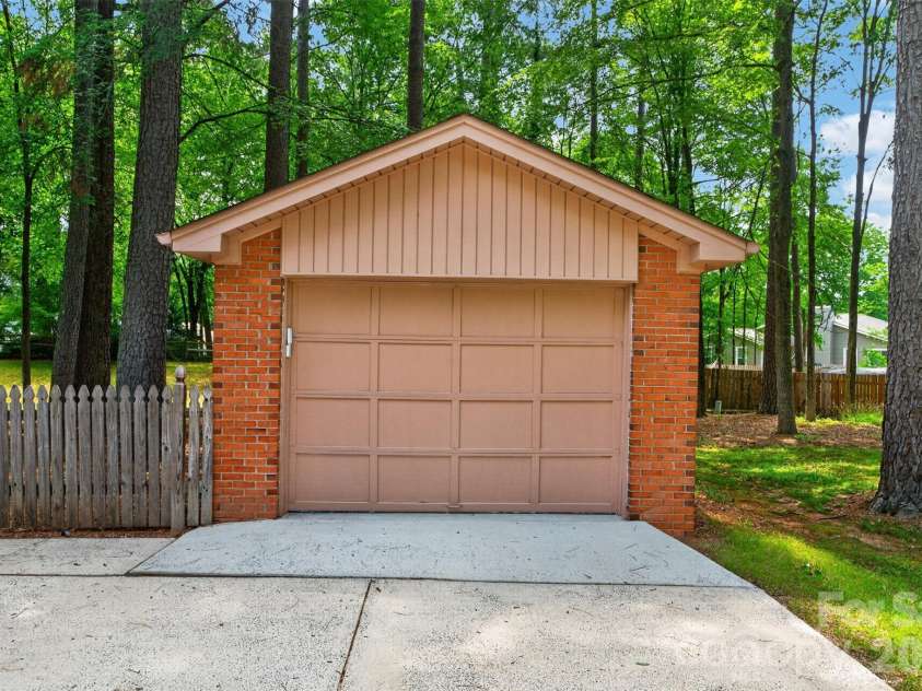 7148 Powder Mill Place, Charlotte, NC 28277.  MLS# CAR4379444, YatesRealty ID 31287. Detached garage