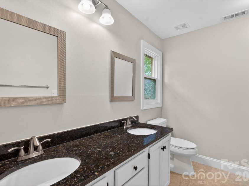 7148 Powder Mill Place, Charlotte, NC 28277.  MLS# CAR4379444, YatesRealty ID 31287. Primary bathroom with dual vanity