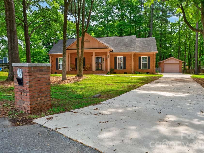 7148 Powder Mill Place, Charlotte, NC 28277.  MLS# CAR4379444, YatesRealty ID 31287. Set back from the road at the end of a cul de sac 