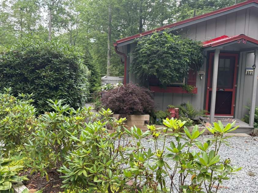 527 Windridge Road, Newland, NC 28657.  MLS# CAR4289348, YatesRealty ID 31288. 