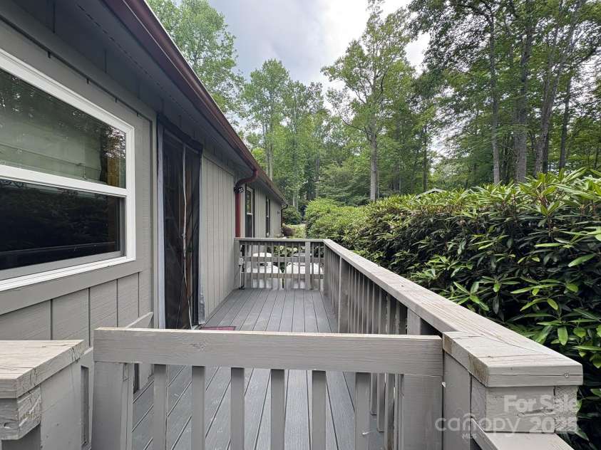 527 Windridge Road, Newland, NC 28657.  MLS# CAR4289348, YatesRealty ID 31288. 