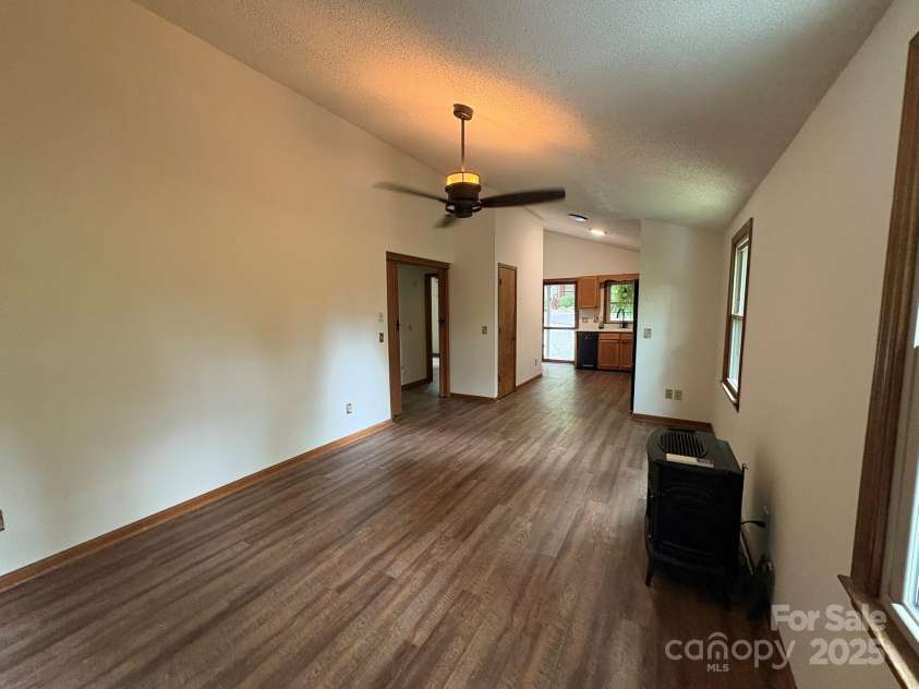 527 Windridge Road, Newland, NC 28657.  MLS# CAR4289348, YatesRealty ID 31288. 