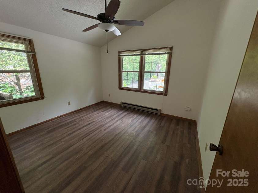 527 Windridge Road, Newland, NC 28657.  MLS# CAR4289348, YatesRealty ID 31288. 