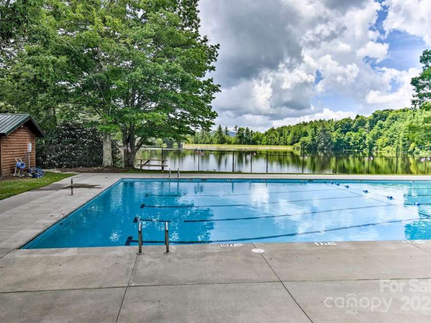 527 Windridge Road, Newland, NC 28657.  MLS# CAR4289348, YatesRealty ID 31288. 