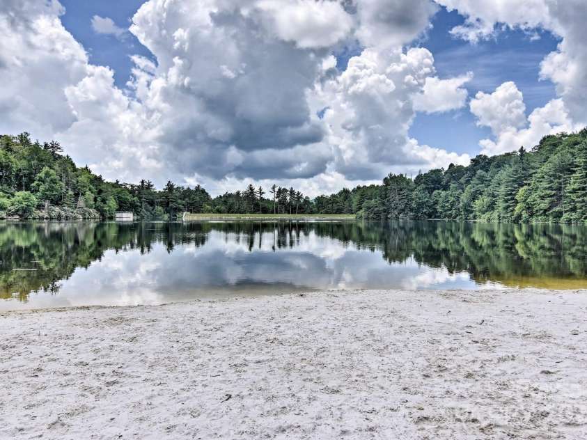 527 Windridge Road, Newland, NC 28657.  MLS# CAR4289348, YatesRealty ID 31288. 