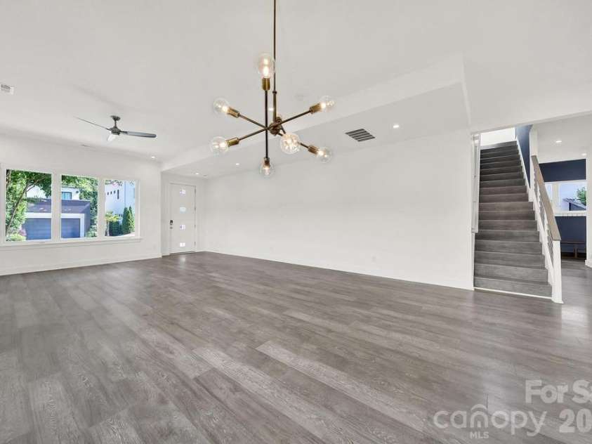 1243 Realta Drive, Charlotte, NC 28211.  MLS# CAR4389245, YatesRealty ID 31289. 