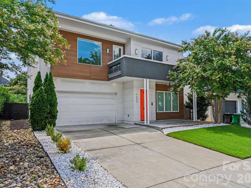 1243 Realta Drive, Charlotte, NC 28211.  MLS# CAR4389245, YatesRealty ID 31289. 