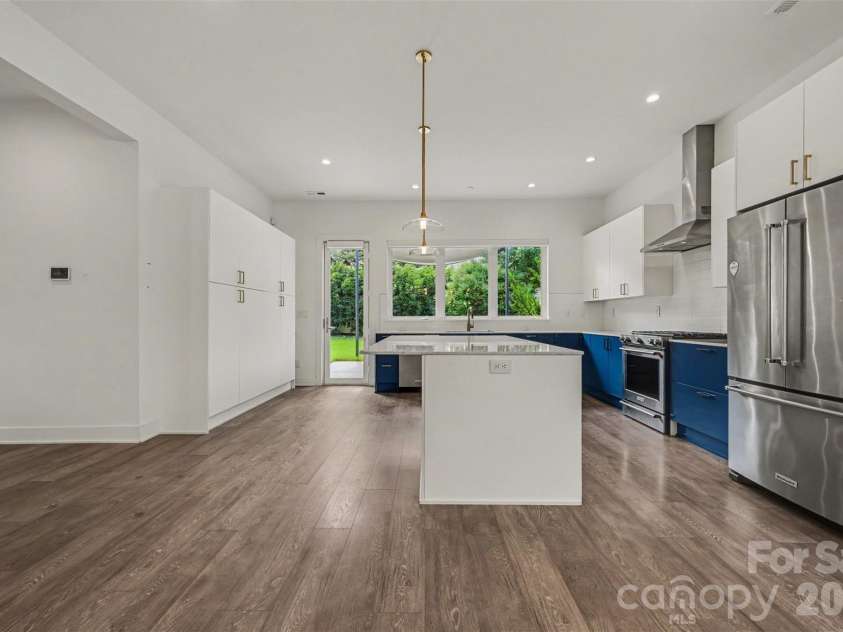 1243 Realta Drive, Charlotte, NC 28211.  MLS# CAR4389245, YatesRealty ID 31289. 