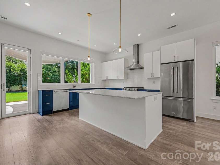1243 Realta Drive, Charlotte, NC 28211.  MLS# CAR4389245, YatesRealty ID 31289. 