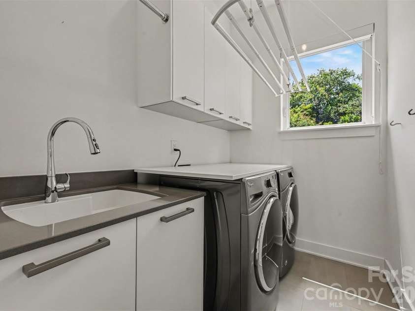 1243 Realta Drive, Charlotte, NC 28211.  MLS# CAR4389245, YatesRealty ID 31289. 