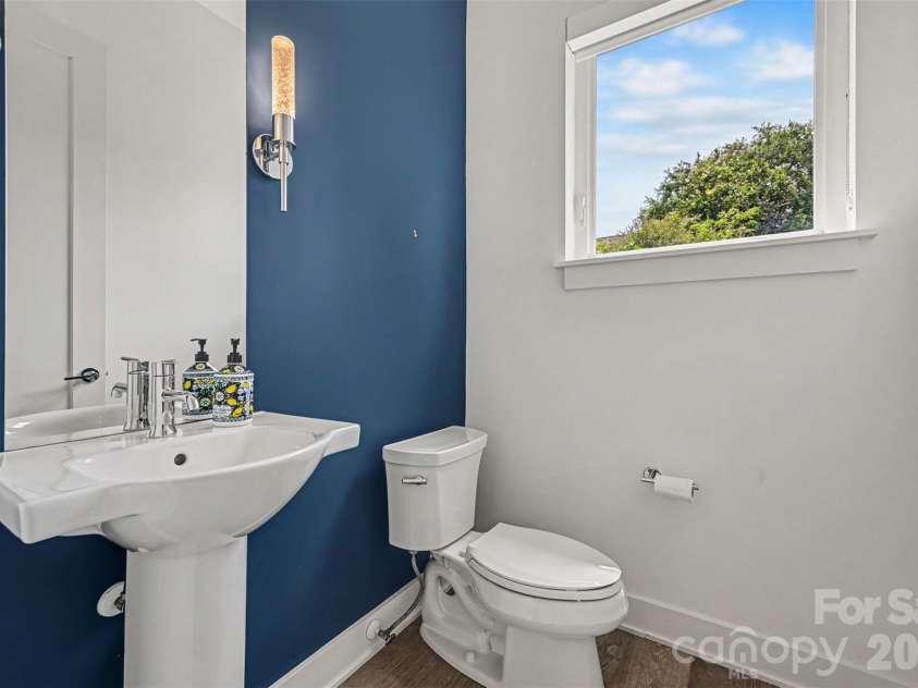 1243 Realta Drive, Charlotte, NC 28211.  MLS# CAR4389245, YatesRealty ID 31289. 