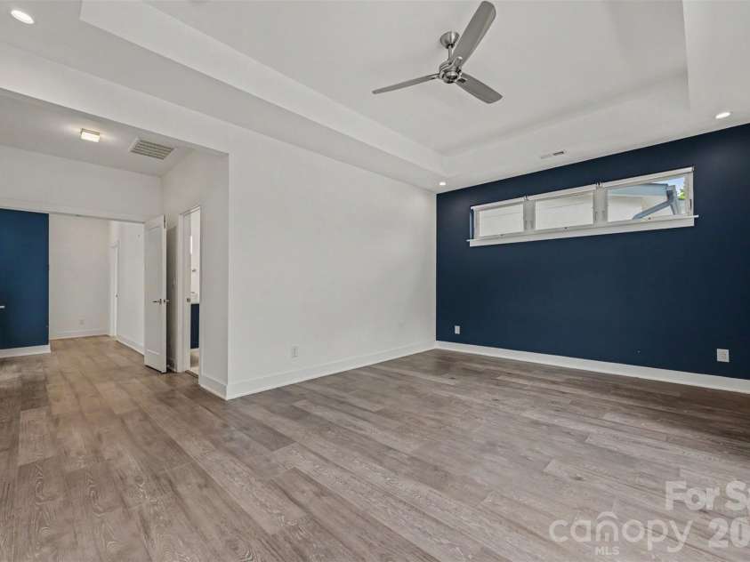 1243 Realta Drive, Charlotte, NC 28211.  MLS# CAR4389245, YatesRealty ID 31289. 