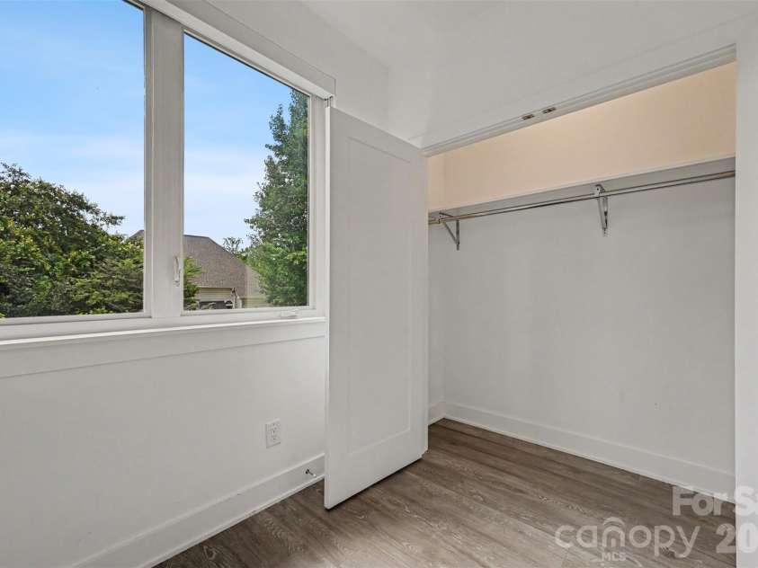 1243 Realta Drive, Charlotte, NC 28211.  MLS# CAR4389245, YatesRealty ID 31289. 