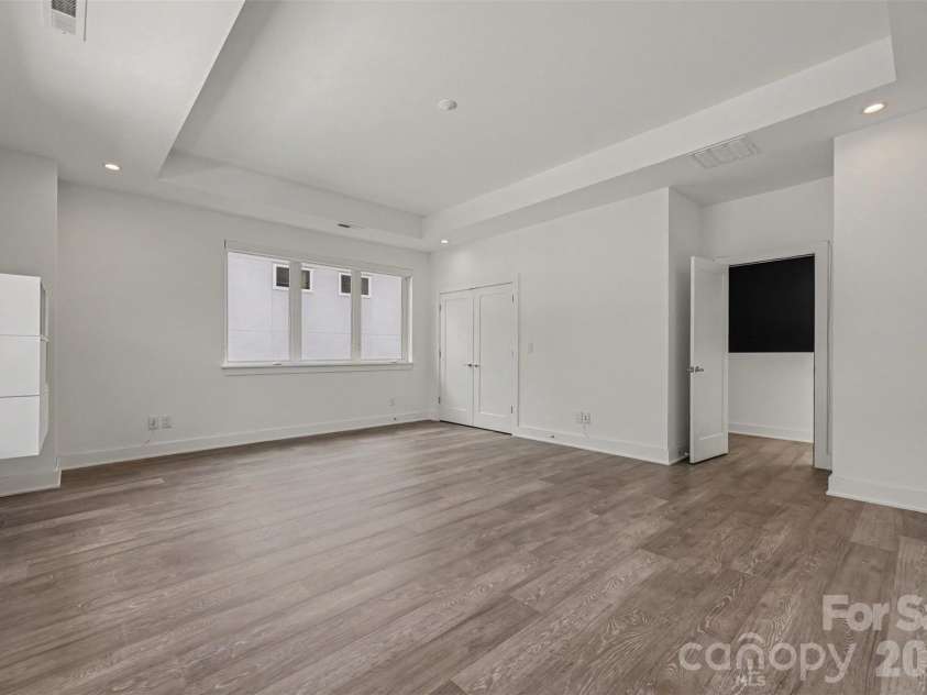1243 Realta Drive, Charlotte, NC 28211.  MLS# CAR4389245, YatesRealty ID 31289. 