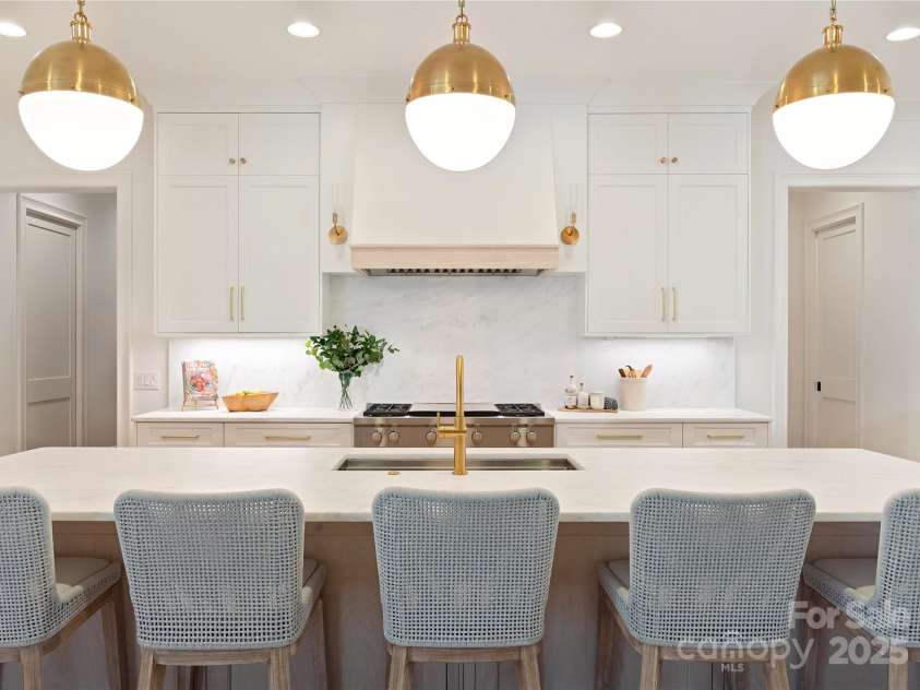 6000 Lansing Drive, Charlotte, NC 28270.  MLS# CAR4286481, YatesRealty ID 31289. 