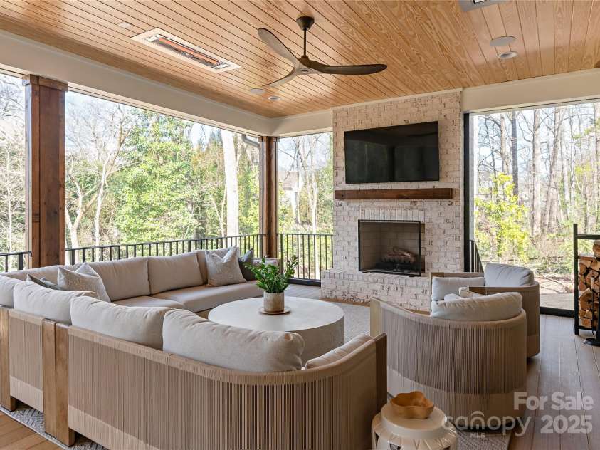 6000 Lansing Drive, Charlotte, NC 28270.  MLS# CAR4286481, YatesRealty ID 31289. 