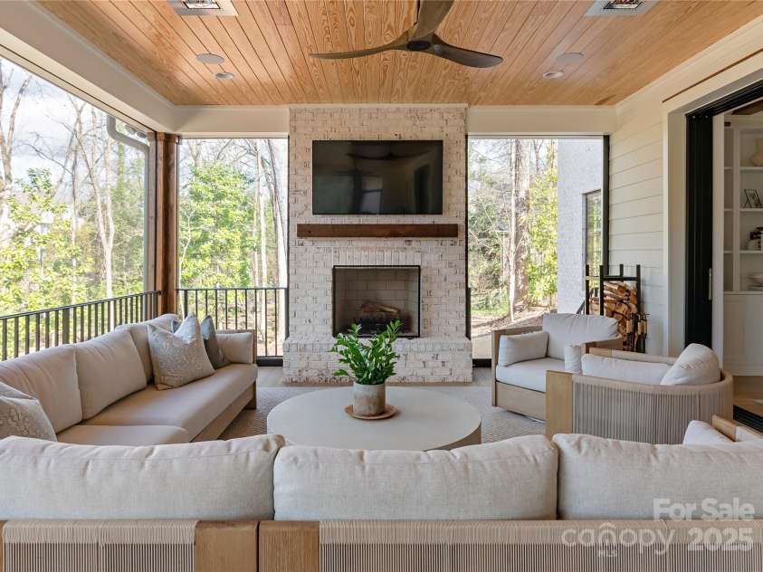 6000 Lansing Drive, Charlotte, NC 28270.  MLS# CAR4286481, YatesRealty ID 31289. 