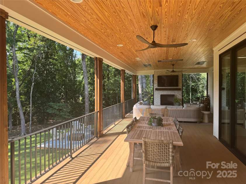 6000 Lansing Drive, Charlotte, NC 28270.  MLS# CAR4286481, YatesRealty ID 31289. 