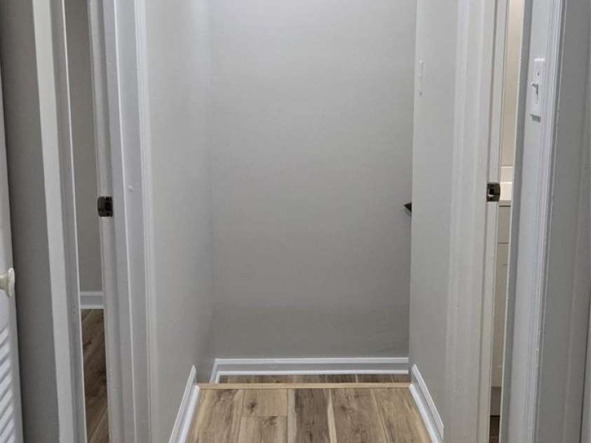 11011 Park Road, Charlotte, NC 28226.  MLS# CAR4326504, YatesRealty ID 3129. Hallway upstairs