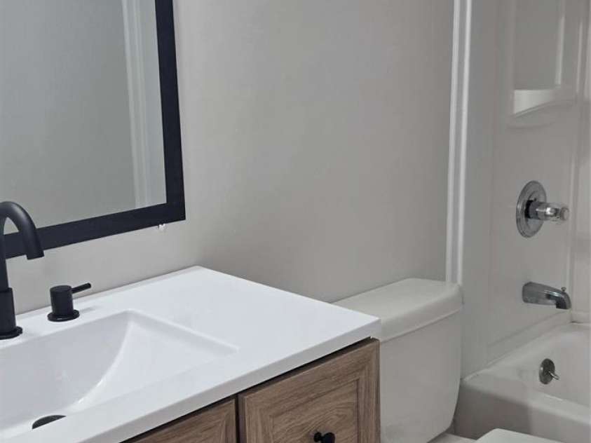 11011 Park Road, Charlotte, NC 28226.  MLS# CAR4326504, YatesRealty ID 3129. Main bthrm