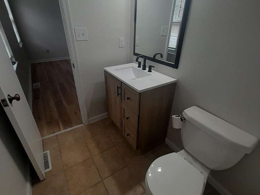 11011 Park Road, Charlotte, NC 28226.  MLS# CAR4326504, YatesRealty ID 3129. Main bthrm