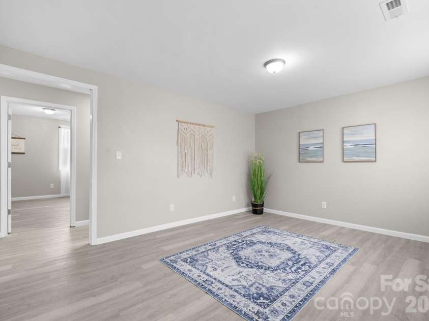 4647 16th Street Drive, Hickory, NC 28601.  MLS# CAR4324633, YatesRealty ID 3129. 
