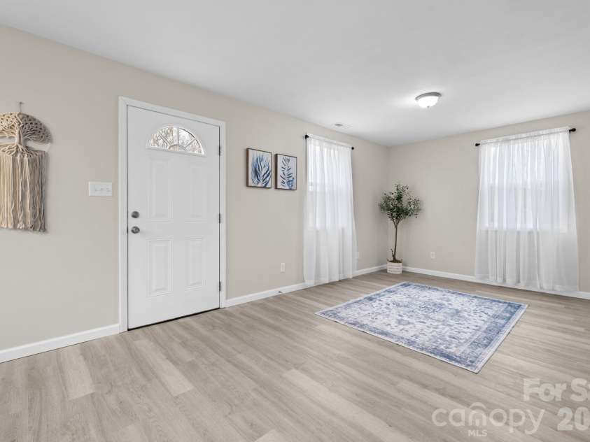 4647 16th Street Drive, Hickory, NC 28601.  MLS# CAR4324633, YatesRealty ID 3129. Open concept kitchen/dining area