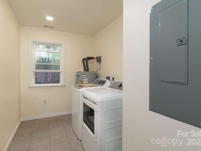 48 Rose Creek Cove Road, Franklin, NC 28734.  MLS# CAR4294253, YatesRealty ID 3129. 