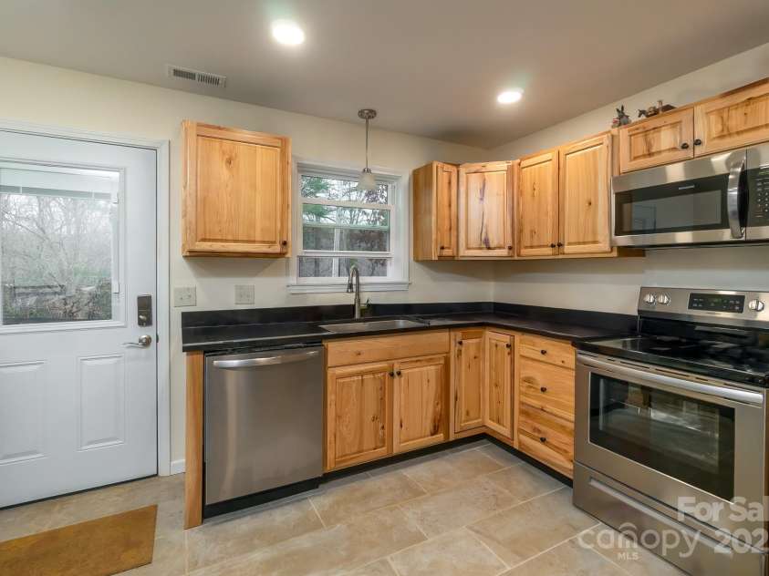 48 Rose Creek Cove Road, Franklin, NC 28734.  MLS# CAR4294253, YatesRealty ID 3129. 