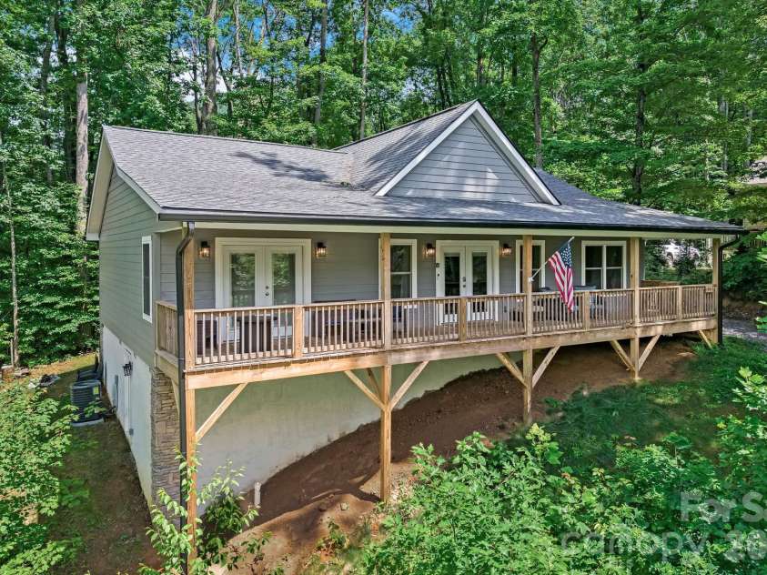 30 Sleeping Bear Ridge, Maggie Valley, NC 28751.  MLS# CAR4393573, YatesRealty ID 31290. 