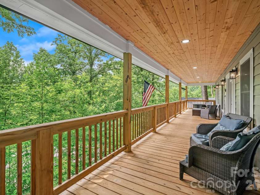 30 Sleeping Bear Ridge, Maggie Valley, NC 28751.  MLS# CAR4393573, YatesRealty ID 31290. 