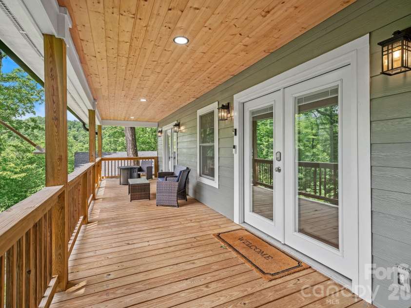 30 Sleeping Bear Ridge, Maggie Valley, NC 28751.  MLS# CAR4393573, YatesRealty ID 31290. 