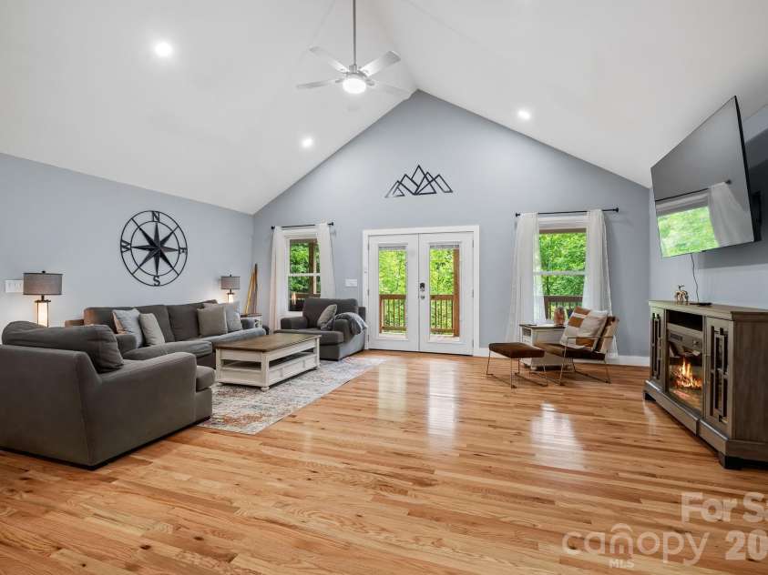 30 Sleeping Bear Ridge, Maggie Valley, NC 28751.  MLS# CAR4393573, YatesRealty ID 31290. 