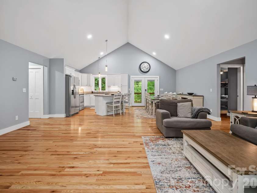 30 Sleeping Bear Ridge, Maggie Valley, NC 28751.  MLS# CAR4393573, YatesRealty ID 31290. 