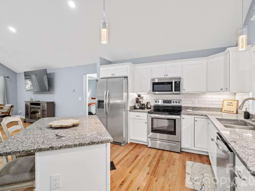 30 Sleeping Bear Ridge, Maggie Valley, NC 28751.  MLS# CAR4393573, YatesRealty ID 31290. 