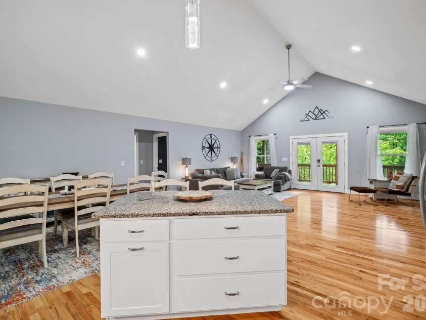 30 Sleeping Bear Ridge, Maggie Valley, NC 28751.  MLS# CAR4393573, YatesRealty ID 31290. 