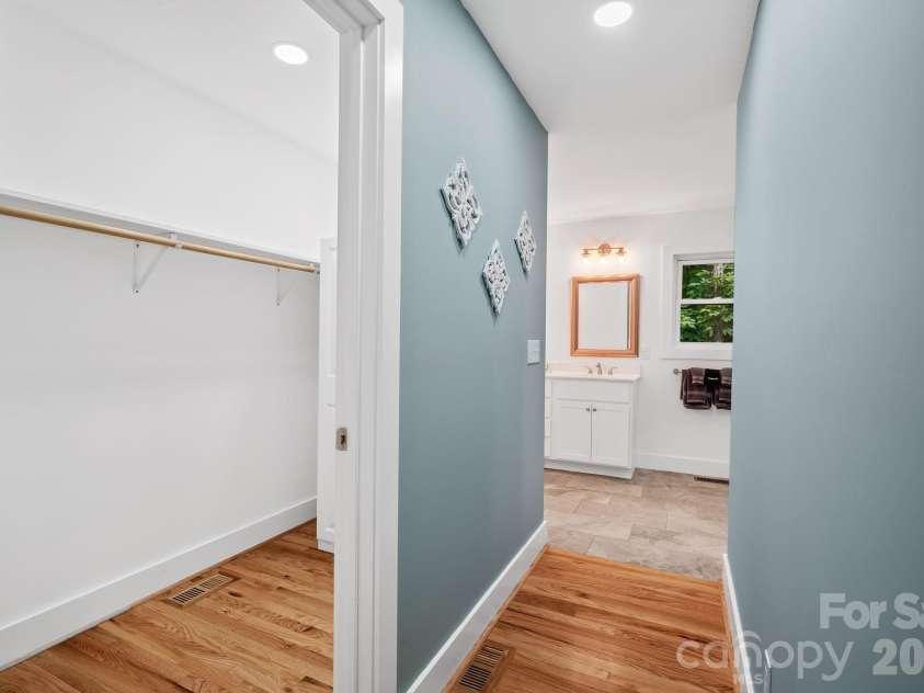 30 Sleeping Bear Ridge, Maggie Valley, NC 28751.  MLS# CAR4393573, YatesRealty ID 31290. 