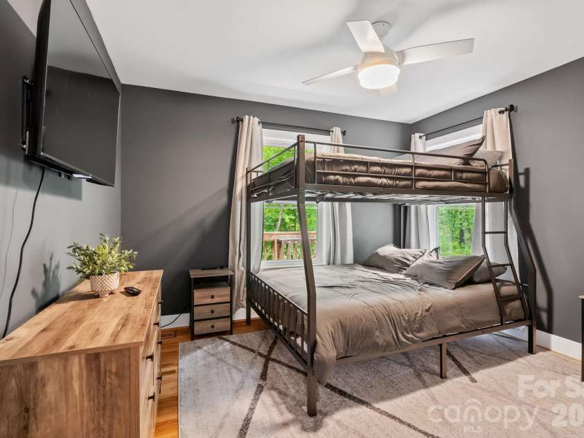 30 Sleeping Bear Ridge, Maggie Valley, NC 28751.  MLS# CAR4393573, YatesRealty ID 31290. 