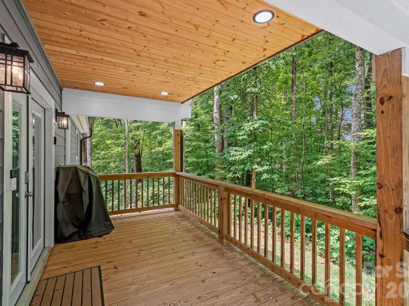 30 Sleeping Bear Ridge, Maggie Valley, NC 28751.  MLS# CAR4393573, YatesRealty ID 31290. 