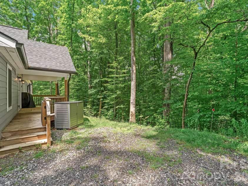30 Sleeping Bear Ridge, Maggie Valley, NC 28751.  MLS# CAR4393573, YatesRealty ID 31290. 
