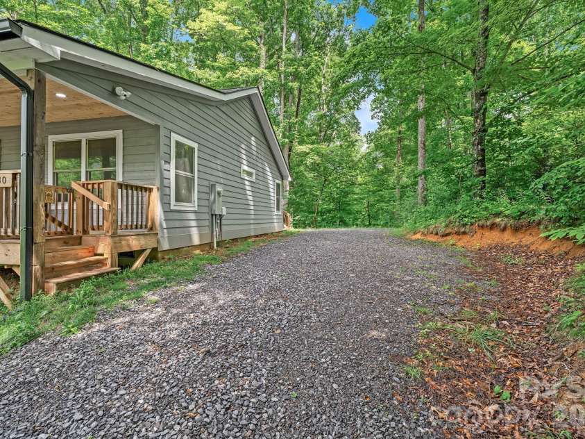30 Sleeping Bear Ridge, Maggie Valley, NC 28751.  MLS# CAR4393573, YatesRealty ID 31290. 