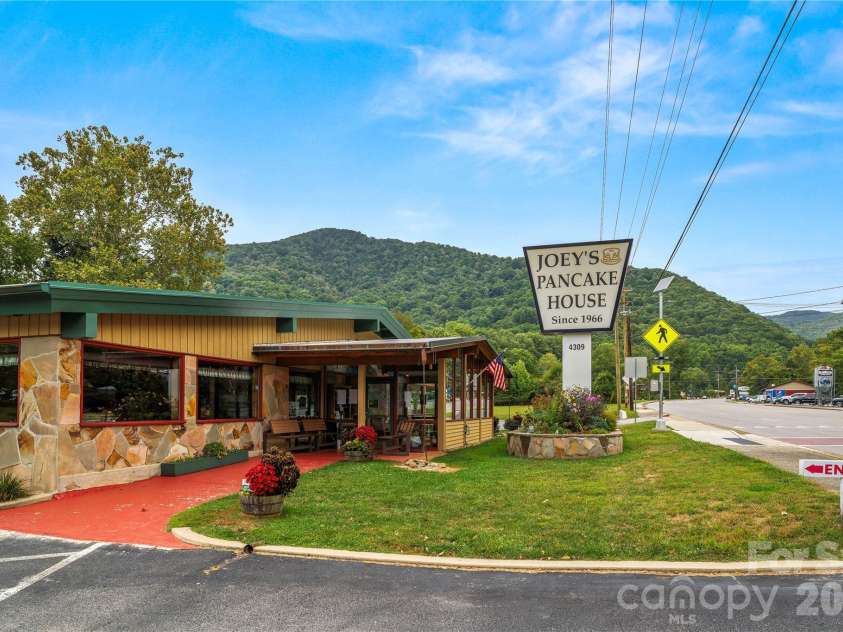 30 Sleeping Bear Ridge, Maggie Valley, NC 28751.  MLS# CAR4393573, YatesRealty ID 31290. Maggie Valley